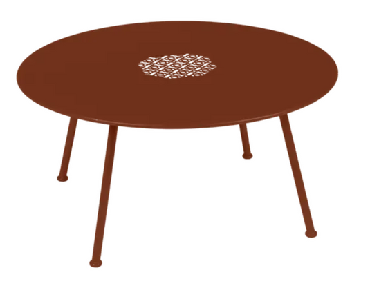 Red ochre Fermob Lorette low coffee table with a metal design, 80 cm diameter, outdoor fire-resistant table for outdoor spaces.
