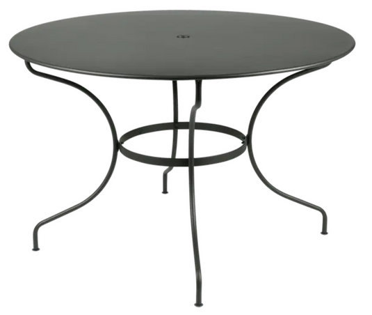 Fermob OPÉRA+ outdoor metal table with a 117 cm diameter, six-seater design, suitable for patio or garden use.