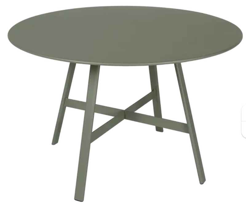 Load image into Gallery viewer, Fermob SO'O Oval Oak Table with a 117cm diameter, featuring a natural oak finish, suitable for restaurant or hotel settings.

