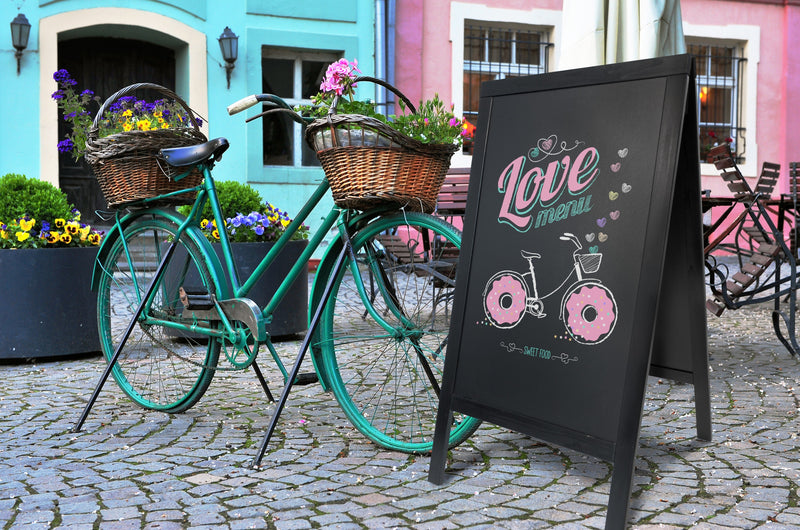 Load image into Gallery viewer, Securit Lit Pavement Sign Set - Woody Large Pinewood Pavement Board in Black 120 cm - Board + LED Lamp + Wind Stopper + Markers - in use
