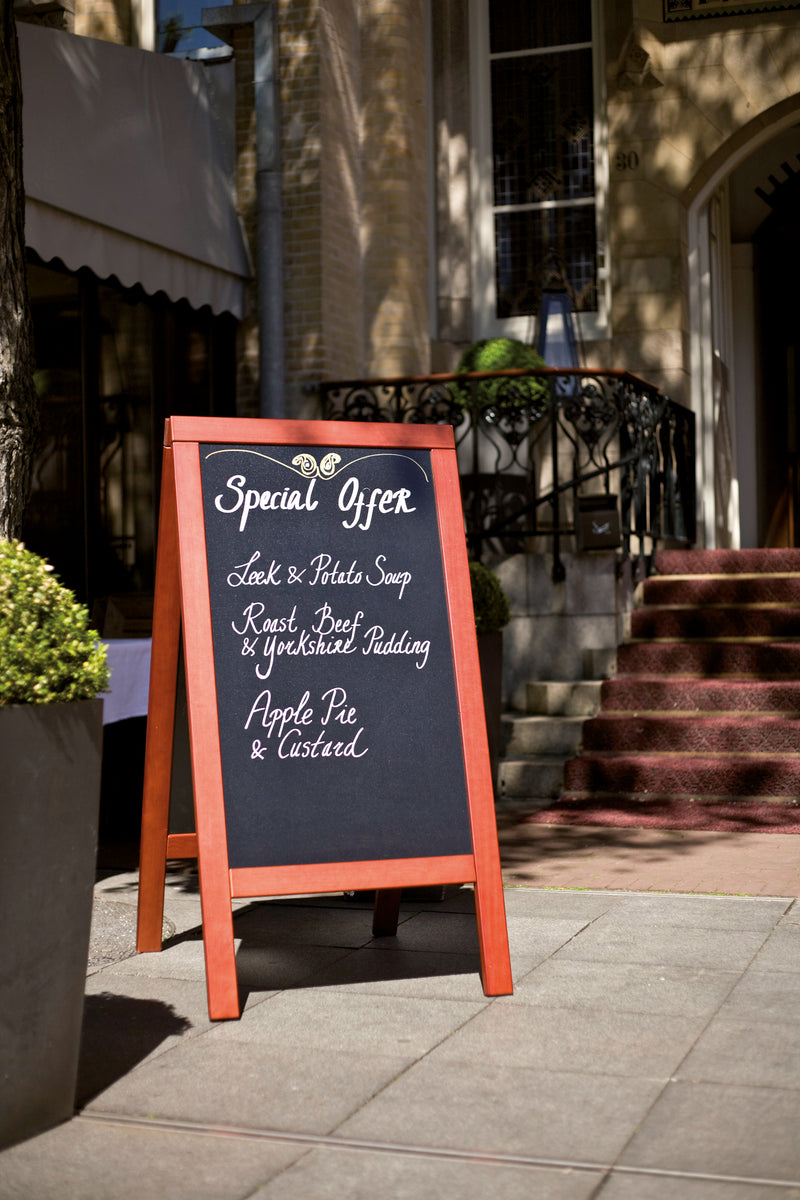 Load image into Gallery viewer, Securit Pavement Boards - Deluxe - Mahogany 135x71,5x66cm - in use
