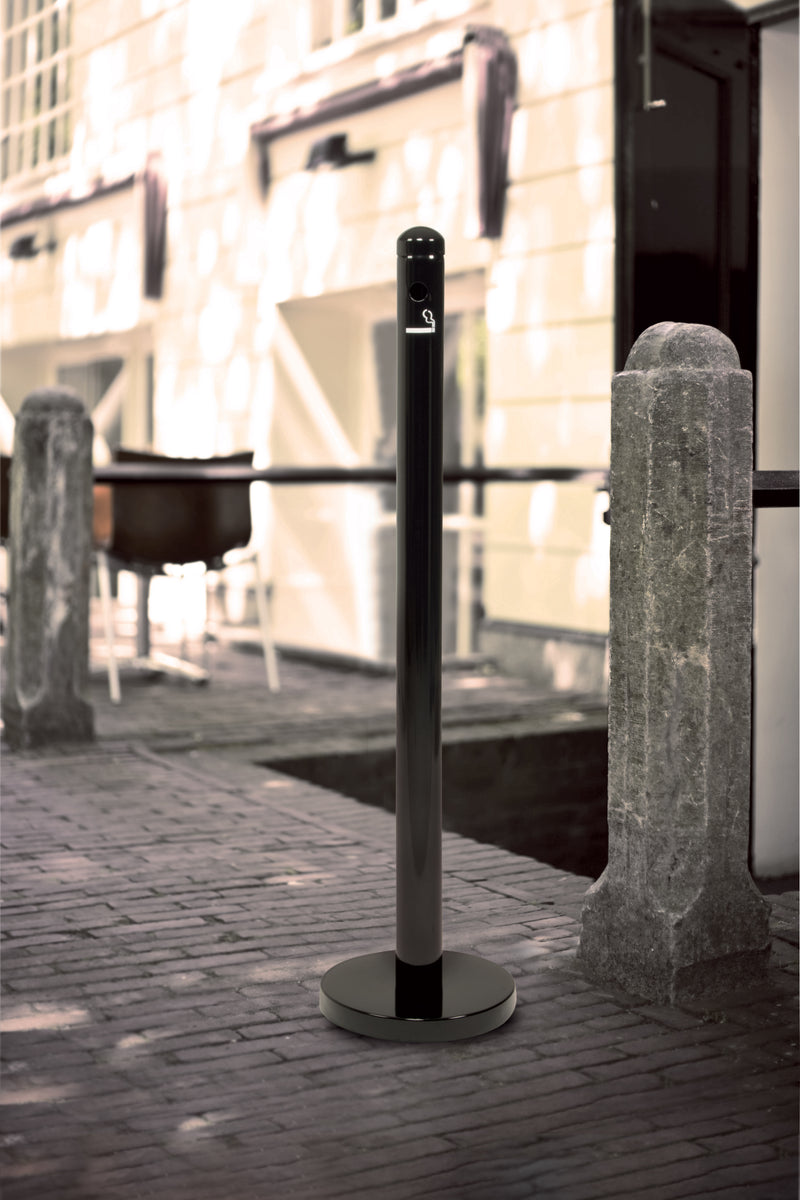 Load image into Gallery viewer, Securit Barriers Systems - Smoke Pole - Black 4x25x25cm - in use
