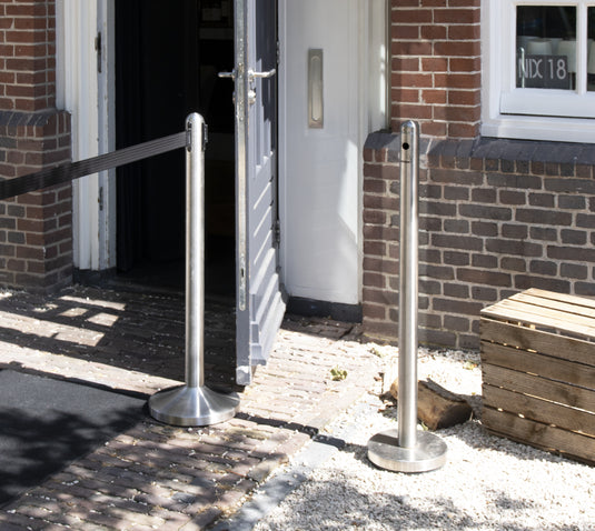 Securit Barriers Systems - Smoker Pole Standard Model with Foot - Stainless Steel – in use