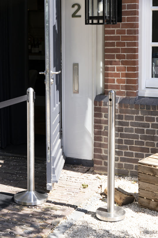 Securit Barriers Systems - Retractable - Stainless steel 11x32x32cm - in use