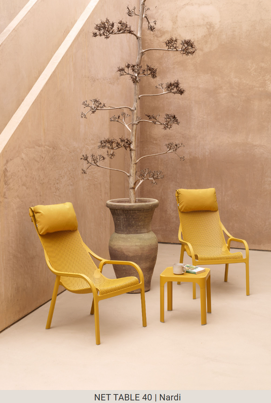 Nardi Net Table 40 outdoor side table in senape color, suitable for patio furniture, made of durable outdoor materials.