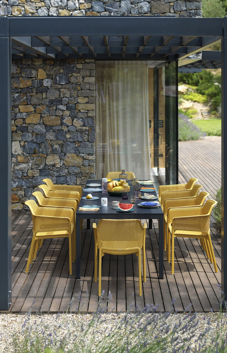 Load image into Gallery viewer, Nardi Net outdoor chair in senape yellow with a woven seat and metal frame, ideal for patio and garden relaxation.

