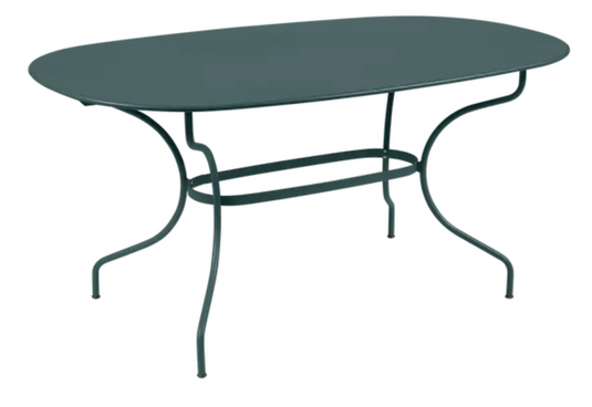 Fermob OPÉRA+ oval metal outdoor table in grey, 160x90 cm, six-seater with modern design for patio or garden.
