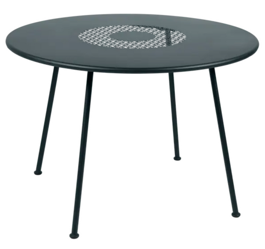 Storm grey Fermob LORETTE round garden table with 110 cm diameter, made of durable, fire-resistant metal.