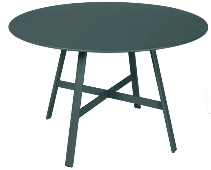 Load image into Gallery viewer, Fermob SO'O Oval Oak Table in Storm Grey with 117cm diameter, ideal for restaurant or hotel settings.
