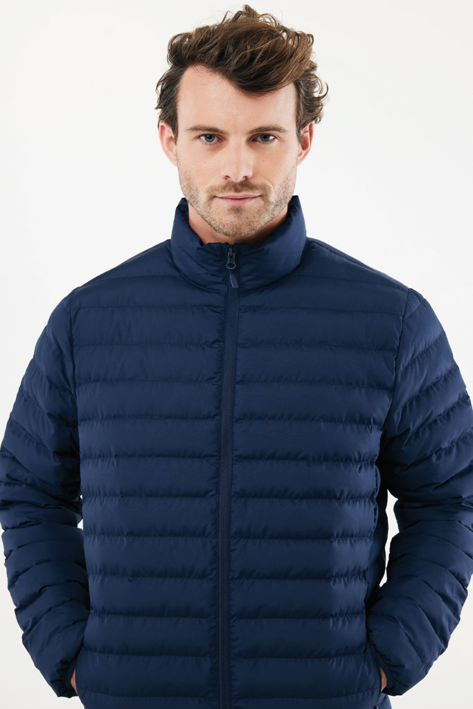 Load image into Gallery viewer, IQONIQ Maiko men's recycled polyester padded jacket, lightweight textile with a sleek design and padded insulation for warmth.
