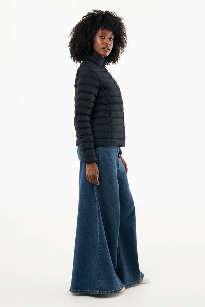 Load image into Gallery viewer, Maiko women's recycled polyester padded jacket by iqoniq, showcasing the textile's quilted design and eco-friendly construction.
