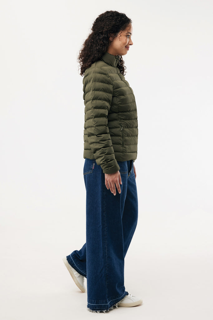 Load image into Gallery viewer, Maiko women's recycled polyester padded jacket in black, featuring a cozy, insulated design with a stand collar and front zipper.
