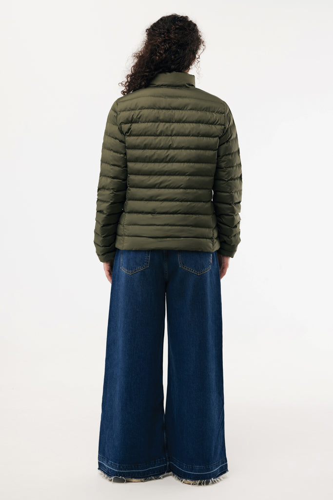 Load image into Gallery viewer, Maiko women recycled polyester padded jacket by iqoniq, showcasing the textile with a padded, environmentally friendly design.
