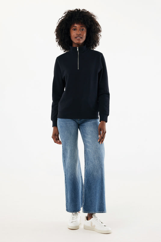 iqoniq Elgon recycled cotton quarter zip sweater, close-up of the textile fabric and quarter zip detail.