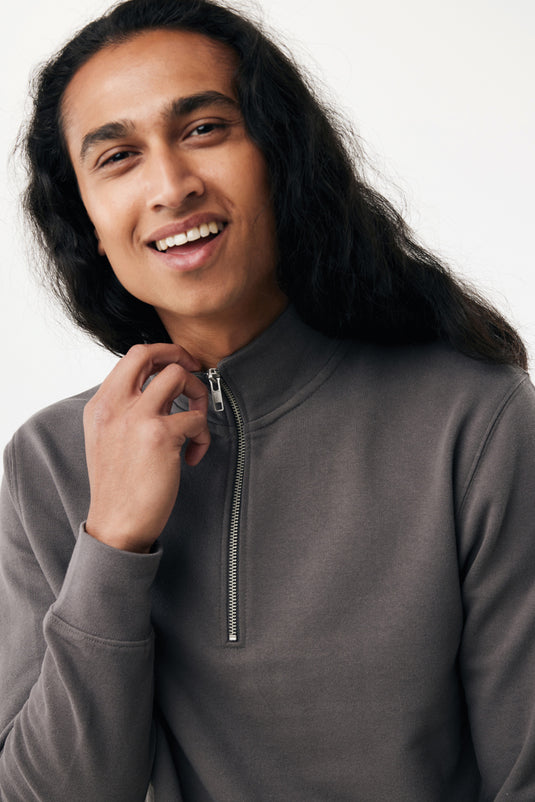 iqoniq Elgon recycled cotton quarter zip sweater textile with a high collar and zipper detail, in a cozy, sustainable fabric.