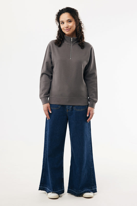 Iqoniq Elgon recycled cotton quarter zip sweater, close-up of the eco-friendly textile with a quarter zip detail.