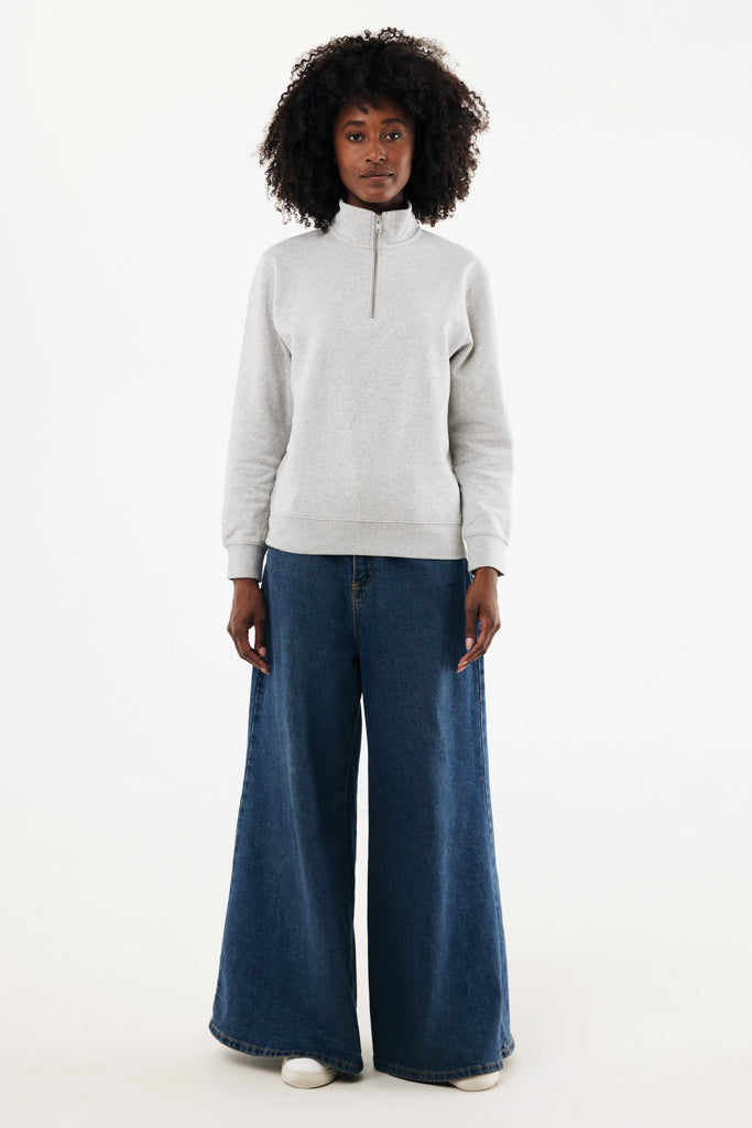 Load image into Gallery viewer, Iqoniq Elgon recycled cotton quarter zip sweater, close-up of soft fabric and zip detail in natural lighting.
