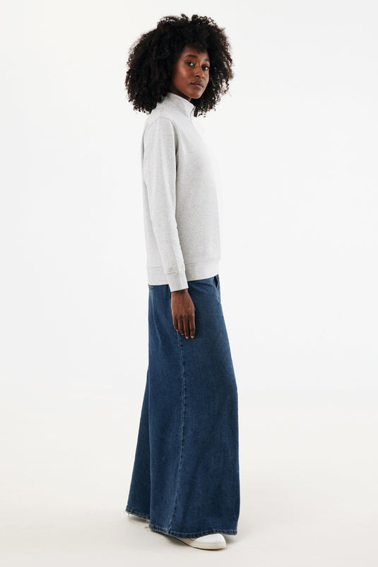 Iqoniq Elgon recycled cotton quarter zip sweater, close-up of the eco-friendly textile with a quarter zip collar and soft texture.