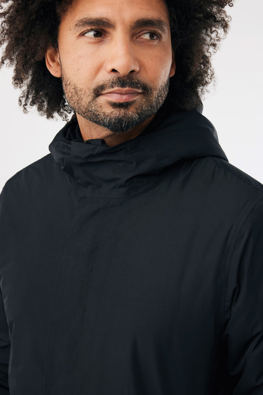 Iqoniq Thelon recycled polyester parka in textile, featuring a lightweight, eco-friendly design with a front zipper and hood.