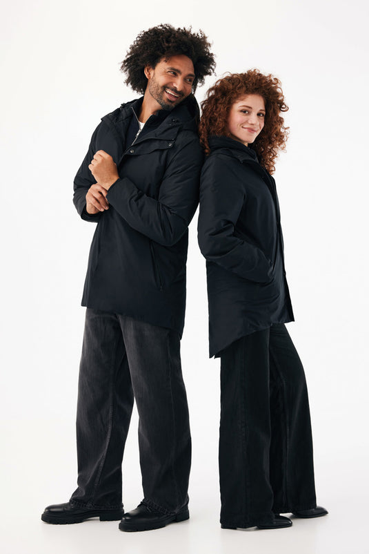 Iqoniq Thelon recycled polyester parka in textile, showing its front view with hood and zipper details.