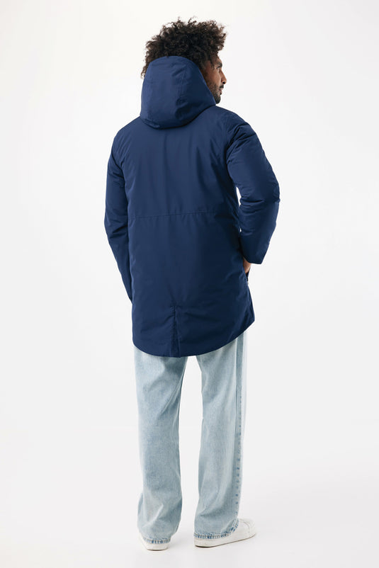 Iqoniq Thelon recycled polyester parka in textile with a hood, showcasing sustainable outdoor jacket design and fabric texture.