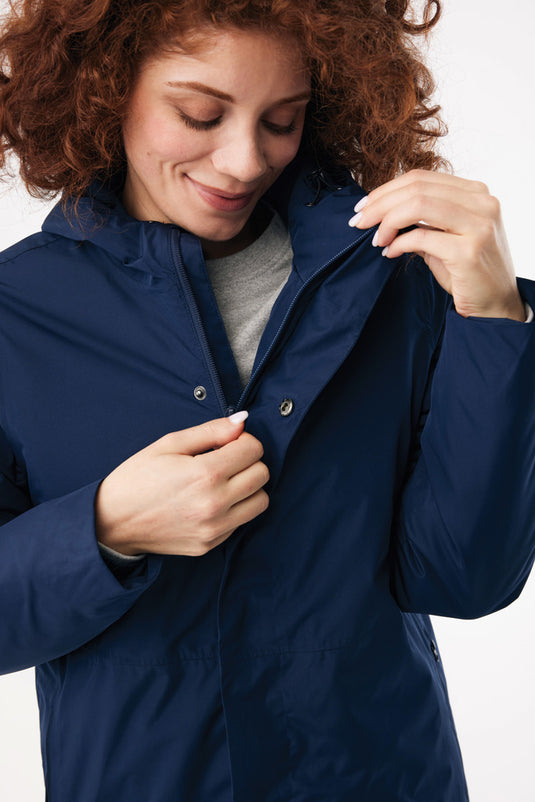 Iqoniq Thelon recycled polyester parka in textile, shown in olive green with hood and front zipper detail.