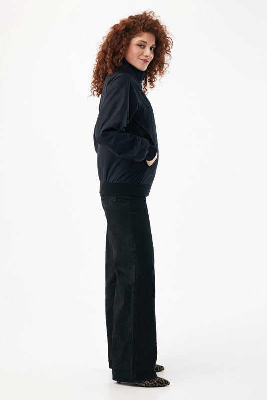 Iqoniq Odin recycled polyester urban jacket textile in black, featuring a modern design and sleek fit, suitable for city wear.