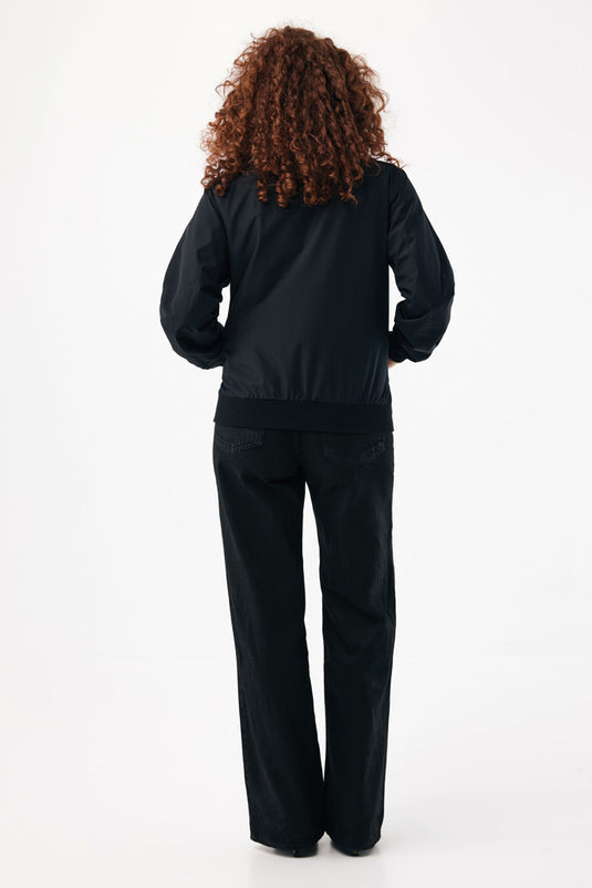 Iqoniq Odin recycled polyester urban jacket in textile, shown in a stylish outdoor setting with a modern fit and eco-friendly design.