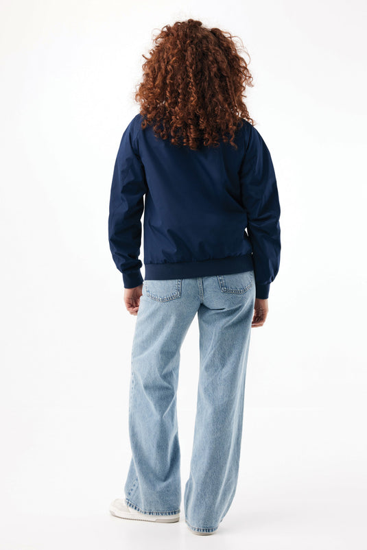 iqoniq Odin recycled polyester urban jacket, lightweight textile with a sleek design, suitable for casual and urban wear.