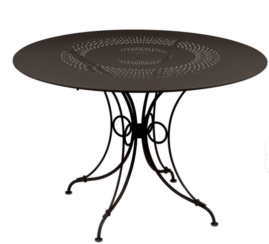 Round Fermob 1900 outdoor table with 117cm diameter, featuring a modern design suitable for outdoor patio or garden use.