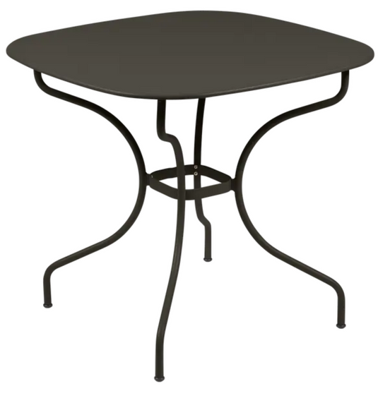Fermob OPÉRA+ Carronde outdoor metal table with 82 x 82 cm round tabletop, suitable for patio or garden dining.