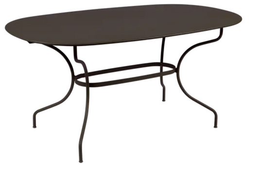 Fermob OPÉRA+ oval metal outdoor table, 160x90 cm, six-seater, with sleek design perfect for outdoor dining and gatherings.