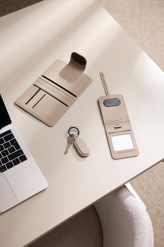 Vinga Altimore RCS key tag with finder for phone and tablet accessories, showing a compact keychain with attached finder device.