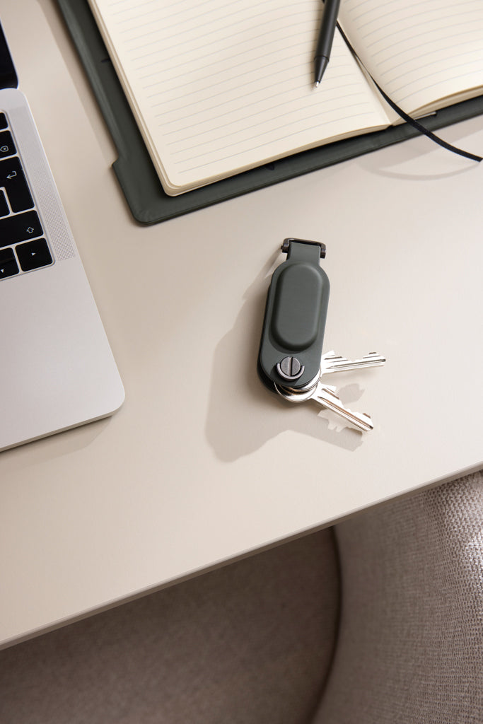 Load image into Gallery viewer, Vinga Baltimore RCS Key Organizer with Finder dual, phone and tablet accessories, compact and functional key holder with tracking feature.
