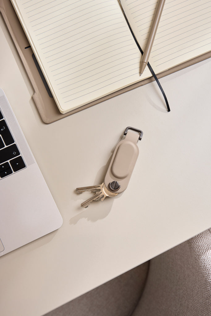 Load image into Gallery viewer, Vinga Baltimore RCS Key Organizer with Finder dual for phone and tablet accessories, compact and organized key storage solution.
