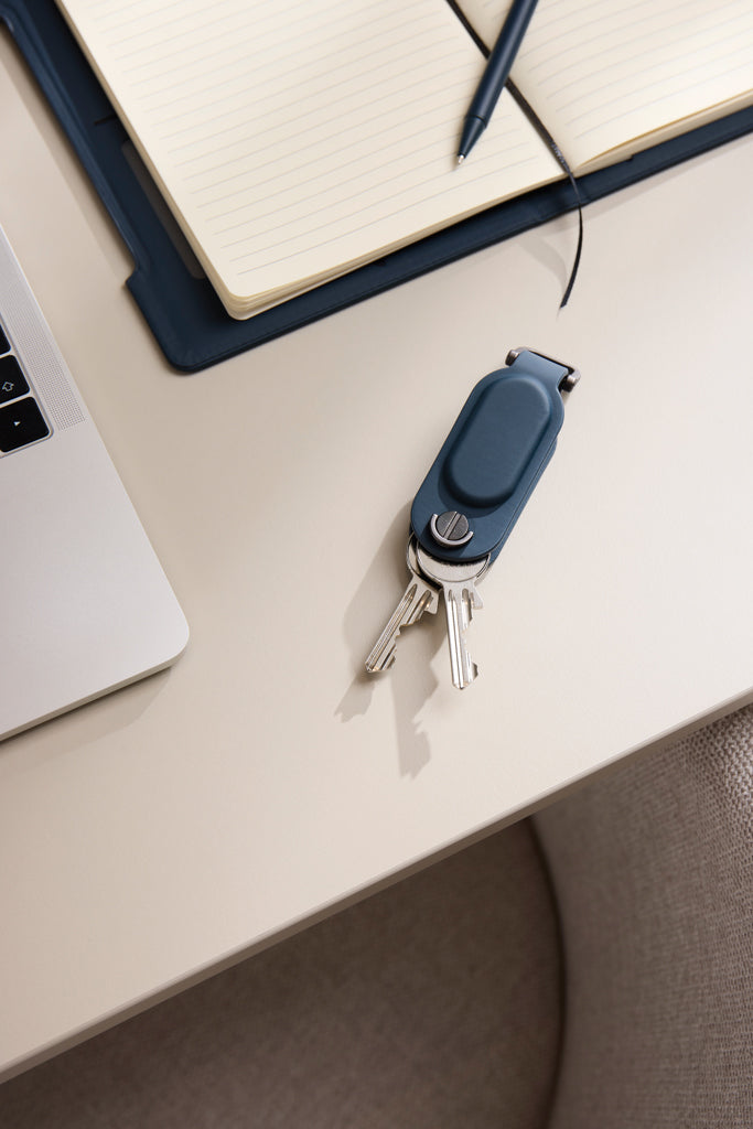Load image into Gallery viewer, Vinga Baltimore RCS key organiser with finder, a compact phone and tablet accessory with multiple key slots and built-in locator.
