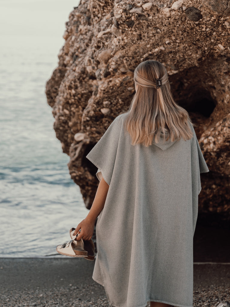 Load image into Gallery viewer, VINGA Tolo hammam terry beach poncho - Custom Wood Designs

