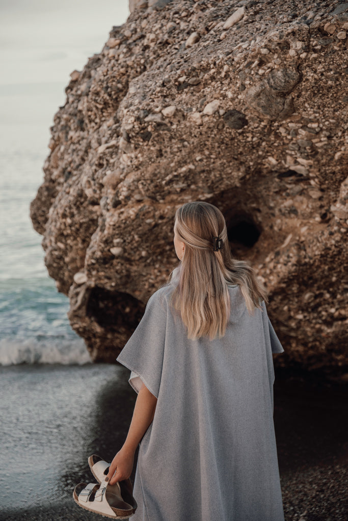 Load image into Gallery viewer, VINGA Tolo hammam terry beach poncho - Custom Wood Designs
