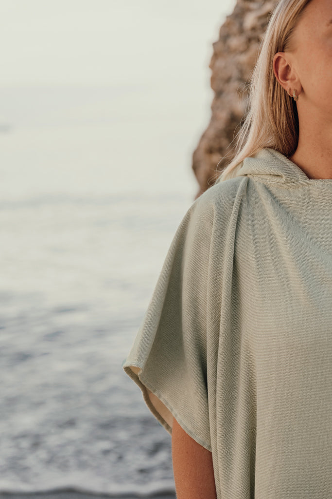 Load image into Gallery viewer, VINGA Tolo hammam terry beach poncho - Custom Wood Designs
