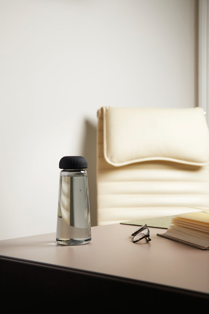 Load image into Gallery viewer, VINGA Erie RCS recycled pet bottle 575 ML - Custom Wood Designs
