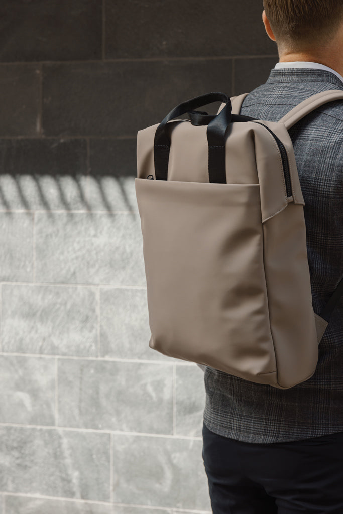 Load image into Gallery viewer, VINGA Baltimore RCS tote backpack - Custom Wood Designs VINGA Baltimore RCS tote backpack made from [material] –  [use_case] | Custom Wood Designs
