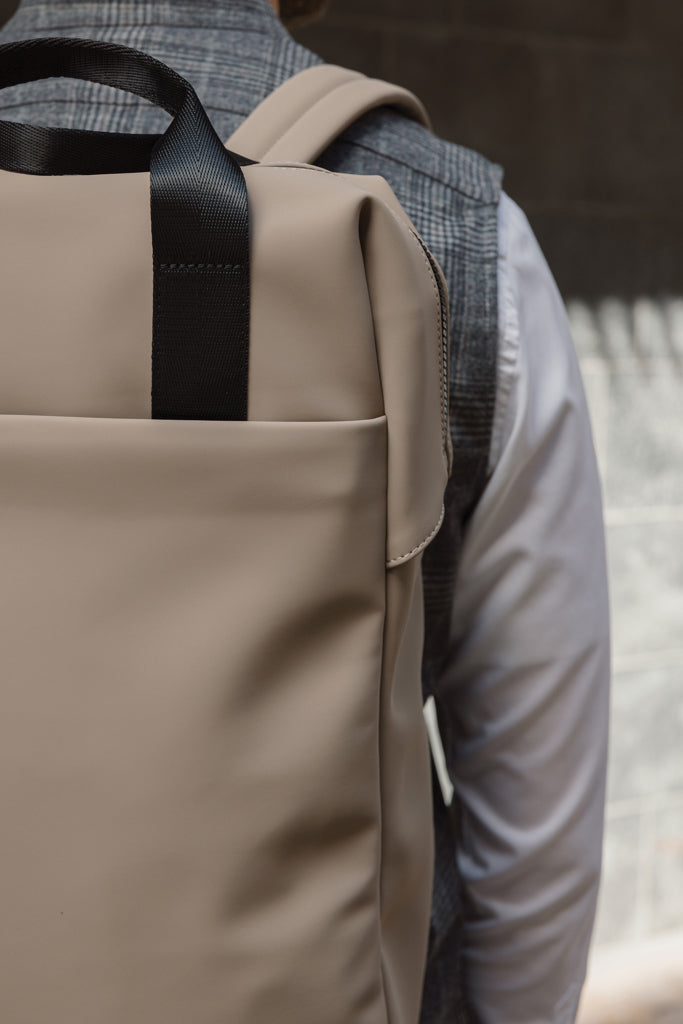 Load image into Gallery viewer, VINGA Baltimore RCS tote backpack - Custom Wood Designs VINGA Baltimore RCS tote backpack made from [material] –  [use_case] | Custom Wood Designs
