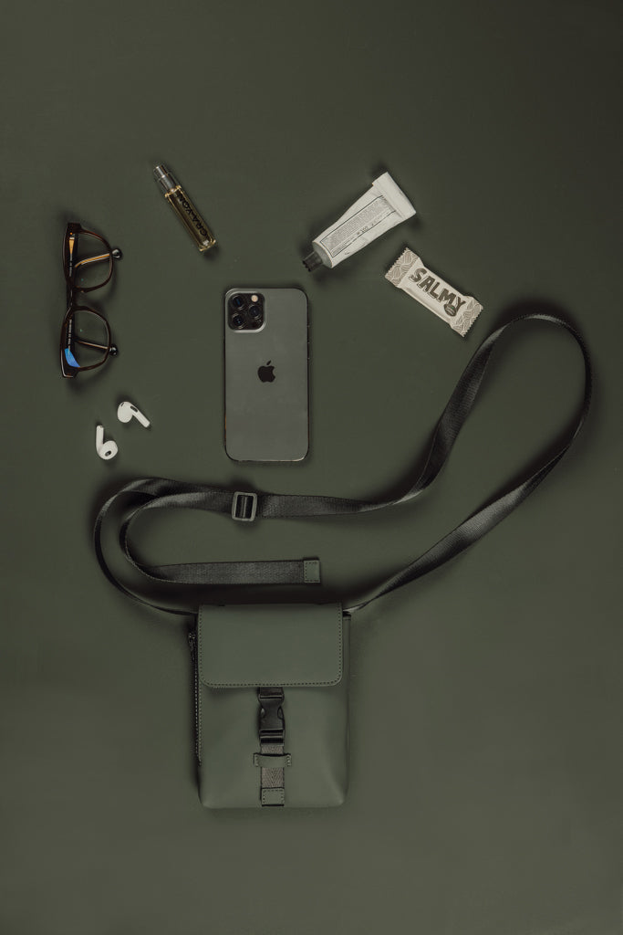 Load image into Gallery viewer, VINGA Baltimore RCS essentials bag - Custom Wood Designs VINGA Baltimore RCS essentials bag made from [material] –  [use_case] | Custom Wood Designs
