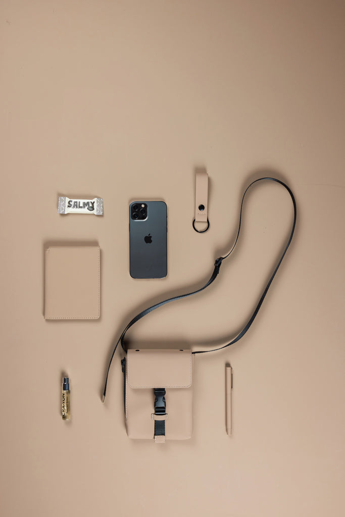 Load image into Gallery viewer, VINGA Baltimore RCS essentials bag - Custom Wood Designs VINGA Baltimore RCS essentials bag made from [material] –  [use_case] | Custom Wood Designs
