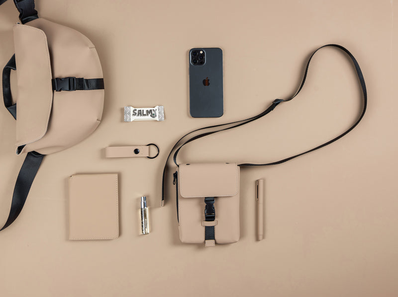 Load image into Gallery viewer, VINGA Baltimore RCS essentials bag - Custom Wood Designs VINGA Baltimore RCS essentials bag made from [material] –  [use_case] | Custom Wood Designs
