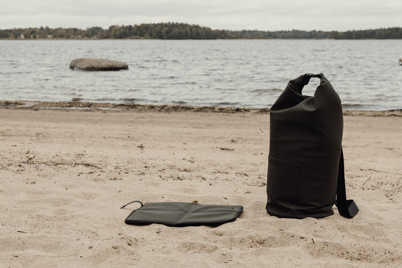 Load image into Gallery viewer, VINGA Baltimore RCS Roll-top cooler bag - Custom Wood Designs VINGA Baltimore RCS Roll-top cooler bag made from [material] –  [use_case] | Custom Wood Designs
