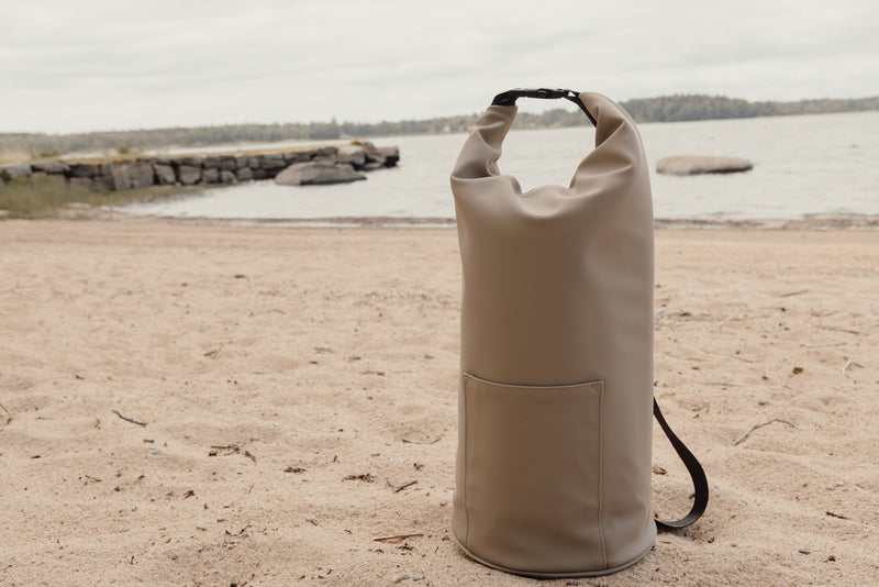 Load image into Gallery viewer, VINGA Baltimore RCS Roll-top cooler bag - Custom Wood Designs VINGA Baltimore RCS Roll-top cooler bag made from [material] –  [use_case] | Custom Wood Designs
