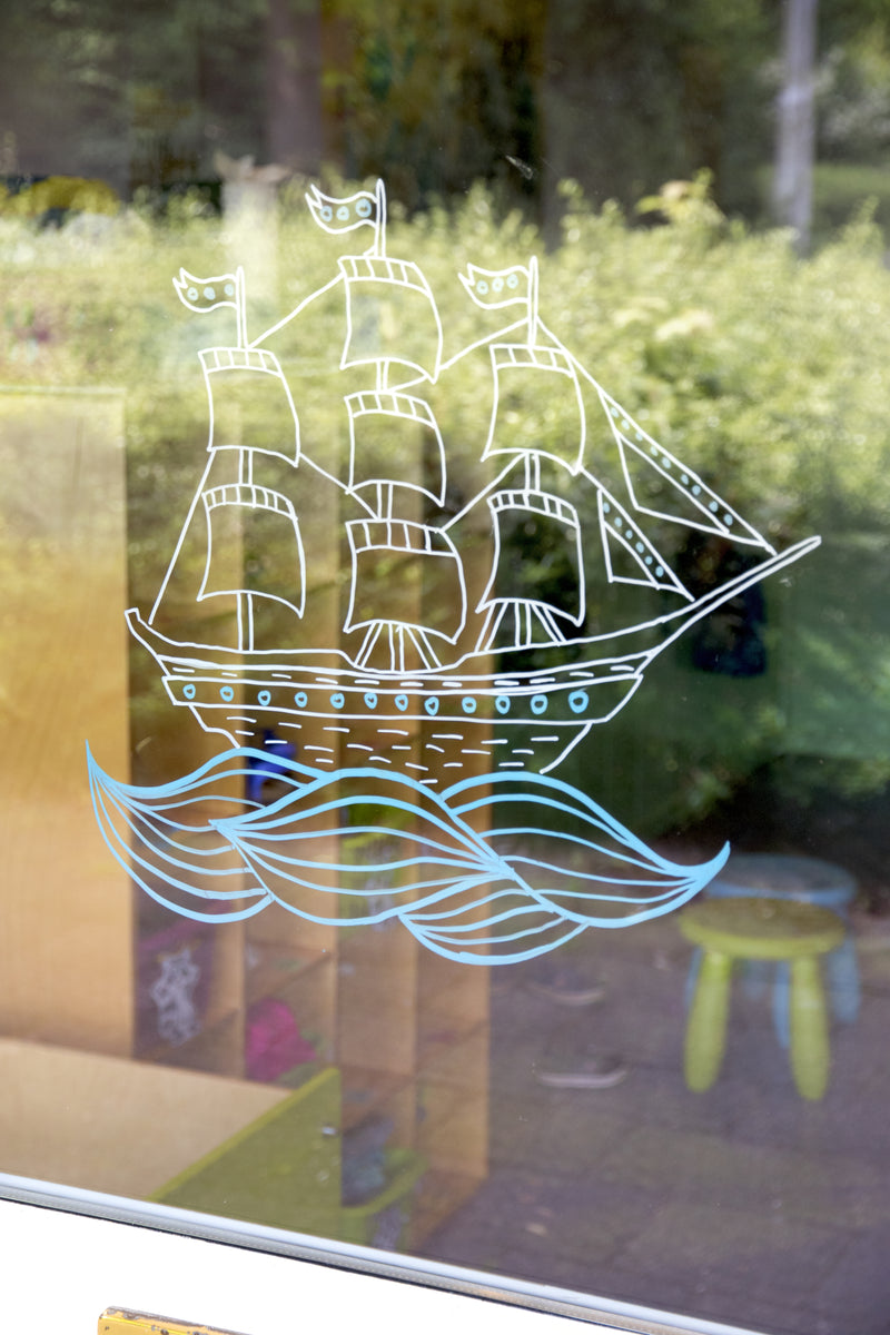 Load image into Gallery viewer, Securit Chalkmarkers - Window Stencils - White 59,4x42x0,001cm - Pack of 6 - in use
