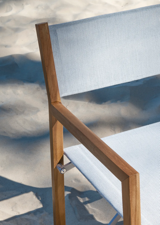 Fermob ZÉNITH teak folding armchair, a stylish director’s beach chair with a foldable design and teak wood frame.