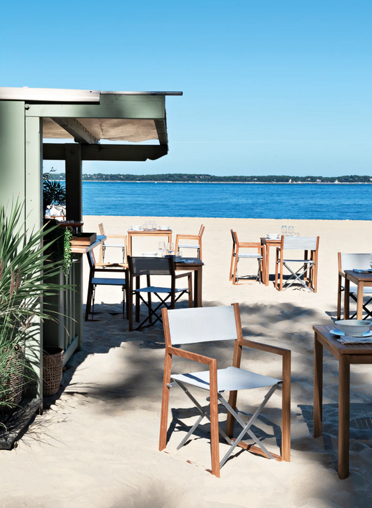 Fermob ZÉNITH teak folding director’s beach chair with armrests, lightweight and portable, ideal for outdoor relaxation.
